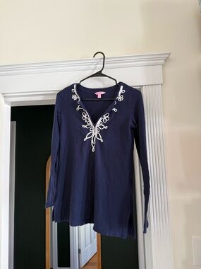 Lilly Pulitzer Navy Long Sleeve Top – White Embroidered Detail | Size Small